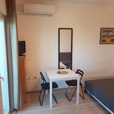 Mario Apartment Split